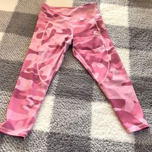 Zyia pocket pink camo leggings